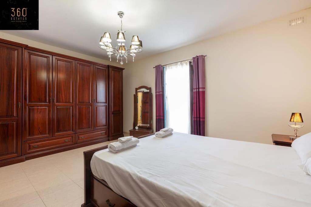 Beautiful, Typical Maltese 4Br Home With Roof Top By 360 Estates سليمة المظهر الخارجي الصورة