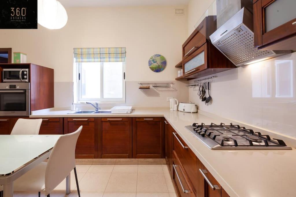 Beautiful, Typical Maltese 4Br Home With Roof Top By 360 Estates سليمة المظهر الخارجي الصورة